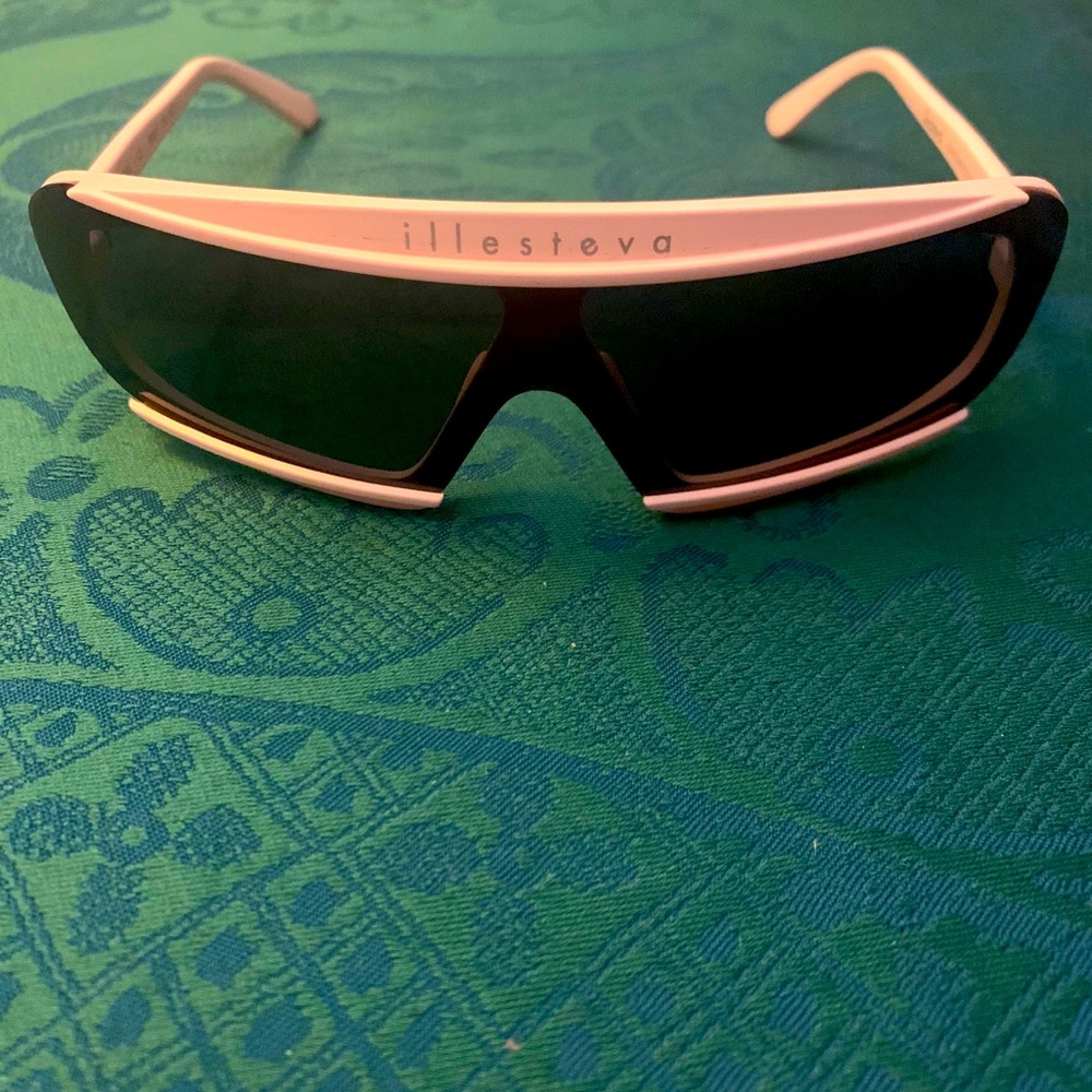 Illesteva Courchevel Sunglasses Pink/Grey